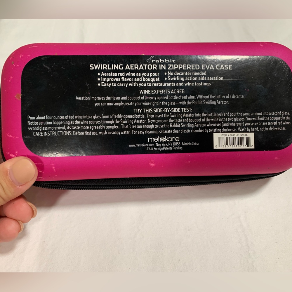 RABBIT SWIRLING AERATOR IN ZIPPERED EVA CASE